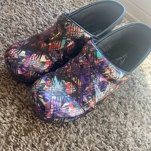 Dansko nursing shoes- size 39 (women’s 9)